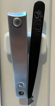 Magnetised bathroom holder