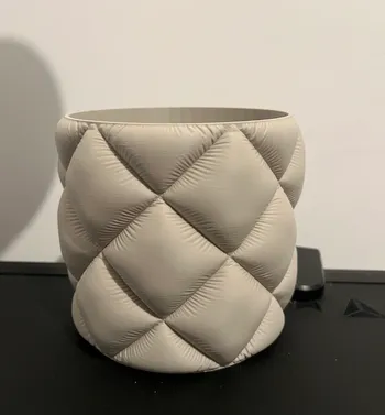 Inflated plant pot, second angle