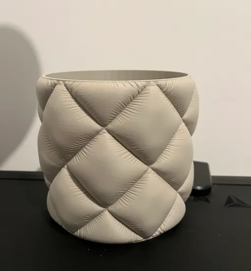 Inflated plant pot, second angle