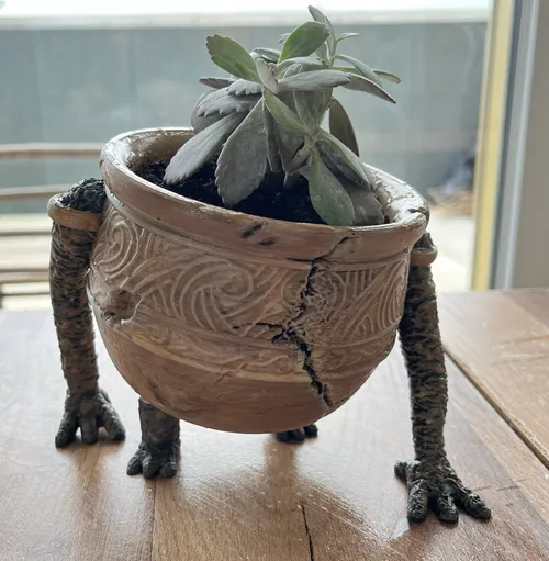 Pot Boy planter, fourth angle