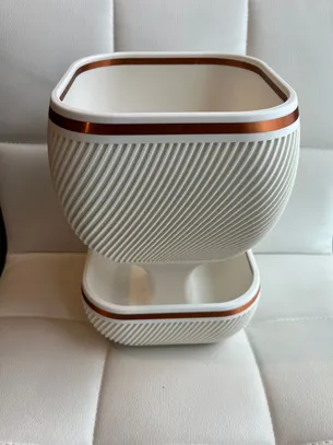 Self-watering planter