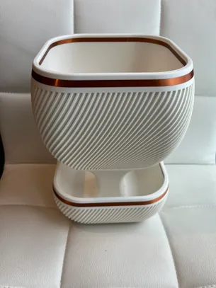 Self-watering planter