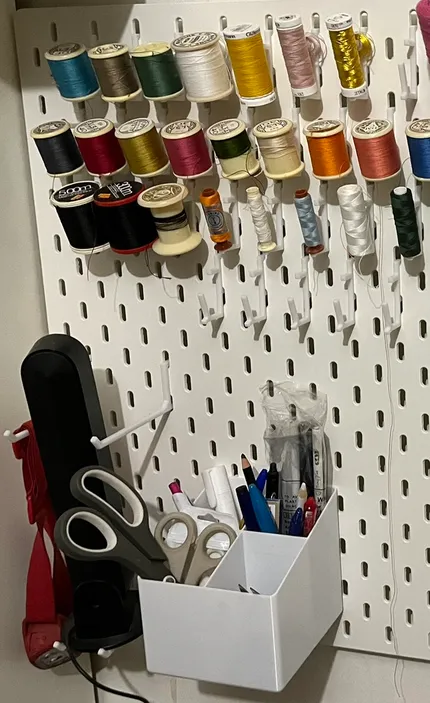 Skadis board spool holder for sewing thread