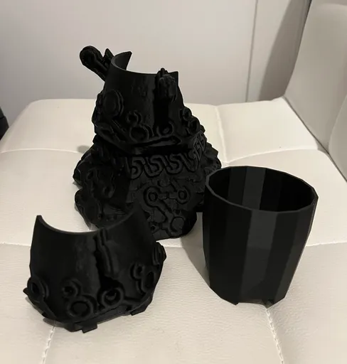 Decayed Guardian planter, second angle