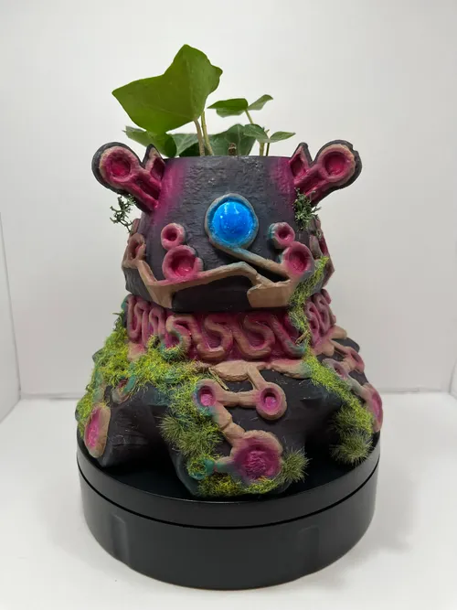 Decayed Guardian planter, third angle